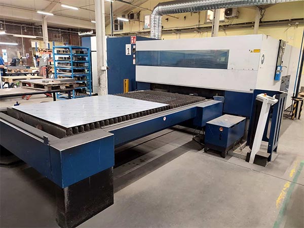 Laser cutting machine